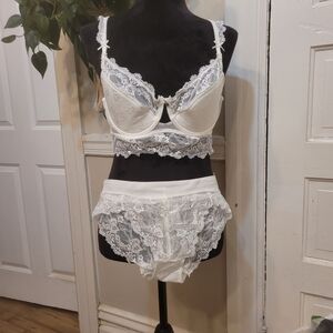 Elegant NWTS  White Lace Lingerie Set/P4